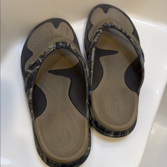 CROCS Brown and Green Camouflage Sandals - Picture 4 of 9